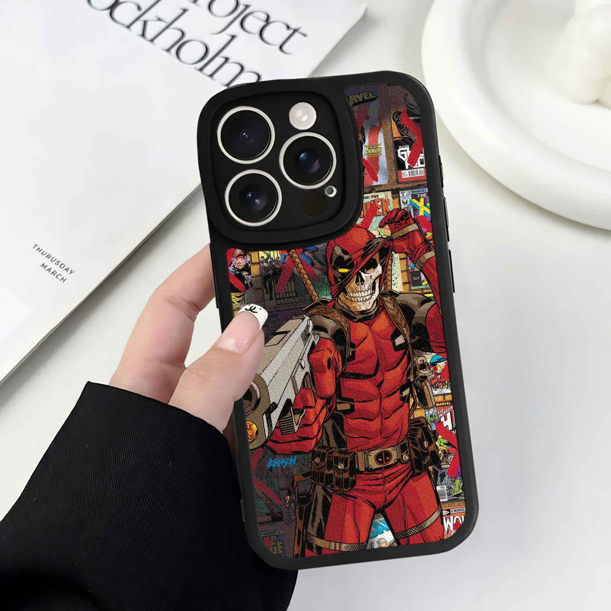 （画像用） Deadpool デッドプール 【iPhone 16シリーズ対応】シリコンスマホケース（レザー調） 材質：シリコン